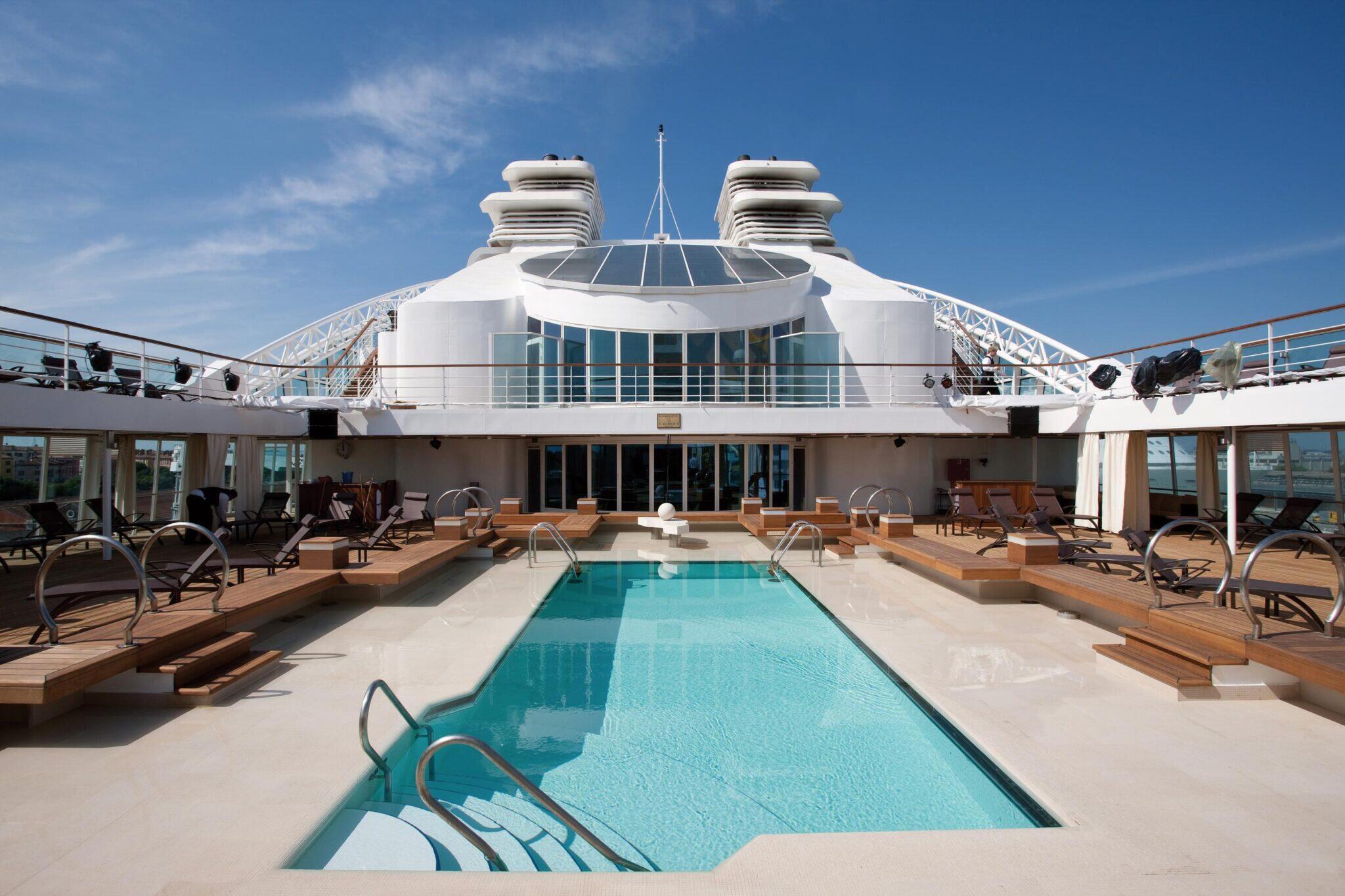seabourn-quest-pool-deck-2048x1365
